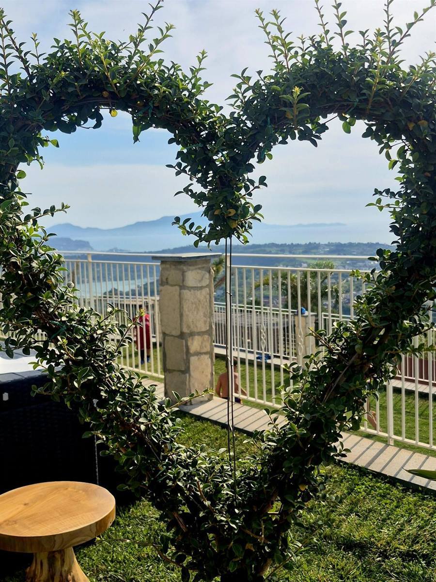 Cuore di verde affacciato sul Golfo alla Tenuta Sant'Angelo