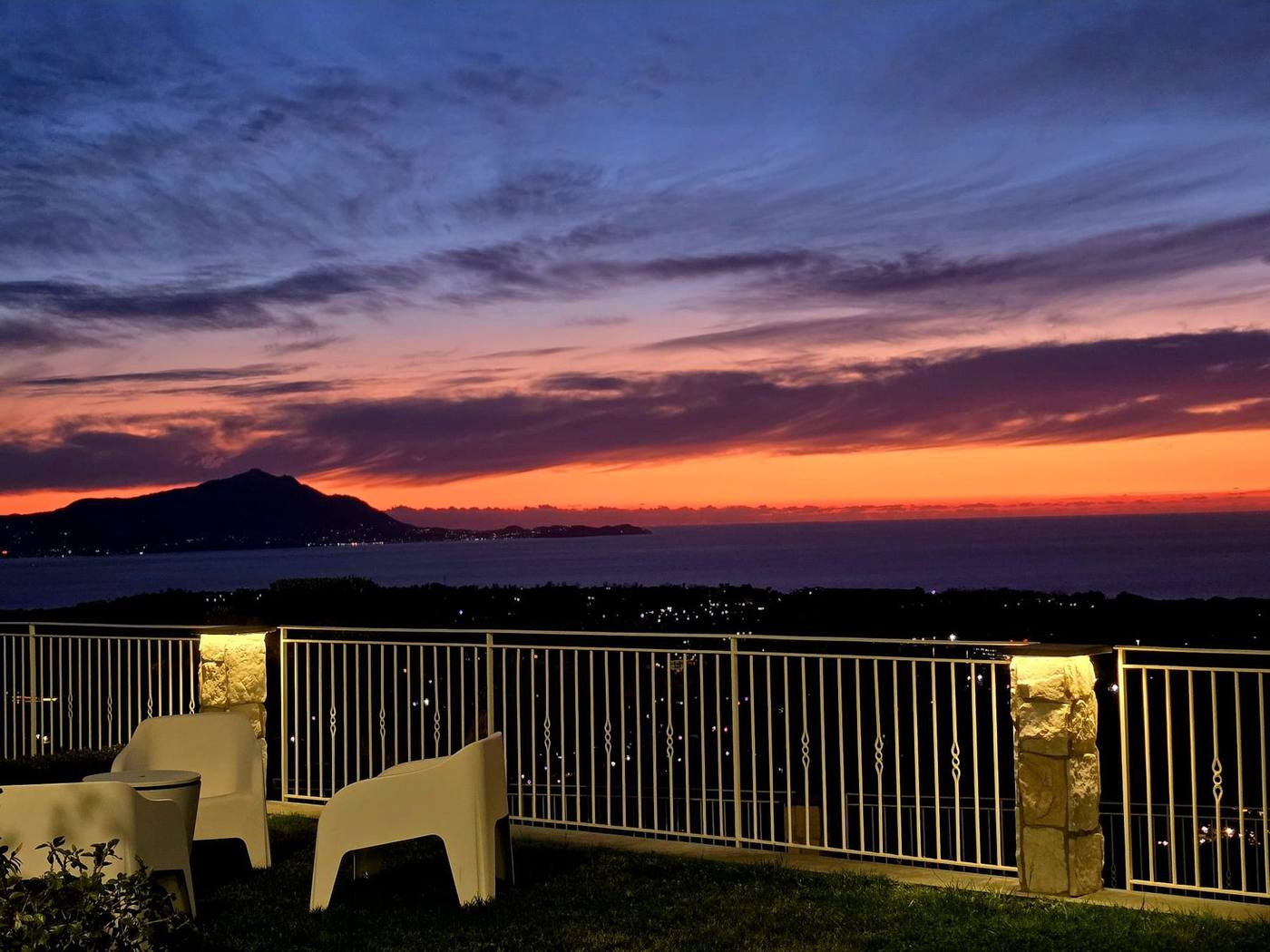 Tramonto sul Golfo dalla terrazza della Tenuta Sant'Angelo
