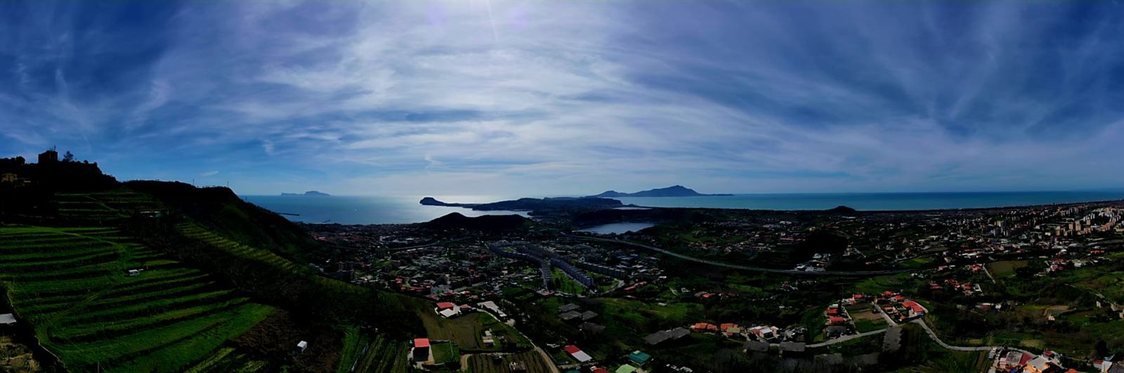 Vista panoramica sul Golfo e sui Campi Flegrei dalla Tenuta Sant'Angelo