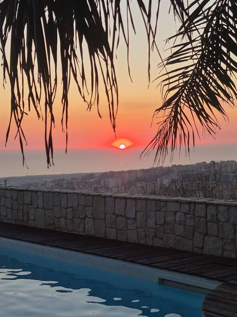 Tramonto sulla piscina della Tenuta Sant'Angelo